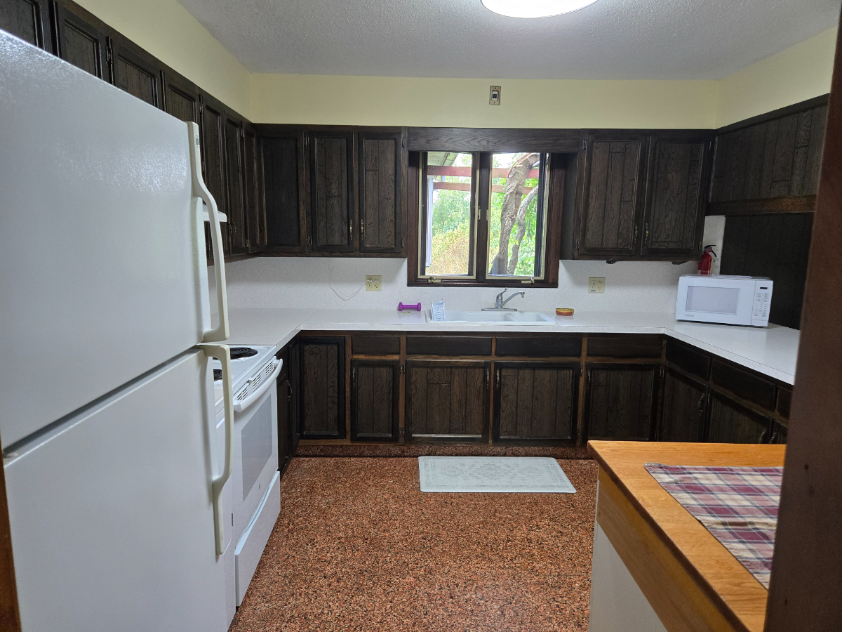 SHELBURNE RENTAL BEAUTY SETTING 2 BEDROOM AVAILABLE - Photo 7