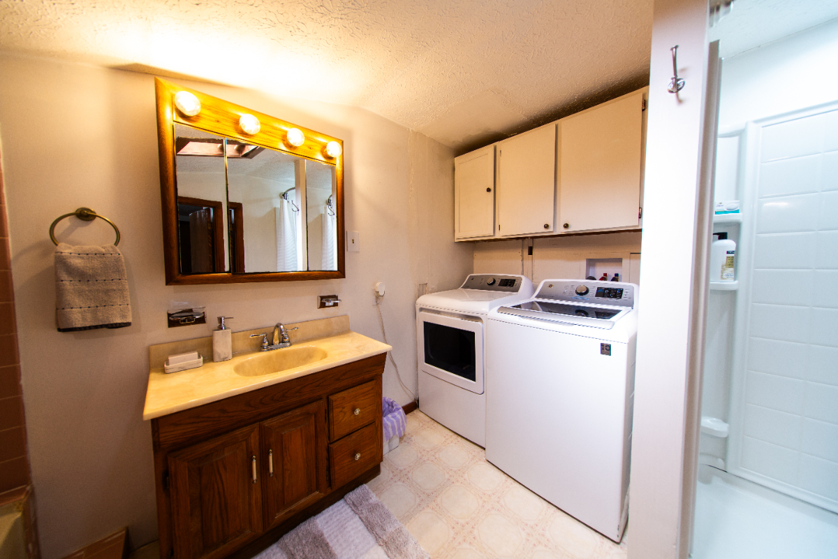 Broad St Bungalow by Mt Cottages in Parkersburg - Photo 2