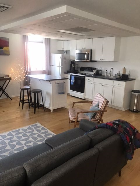 Beautiful loft studio space in the center of Burlington with lake views, garage parking available fo - Photo 2