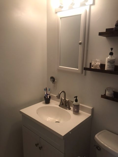 Beautiful loft studio space in the center of Burlington with lake views, garage parking available fo - Photo 9