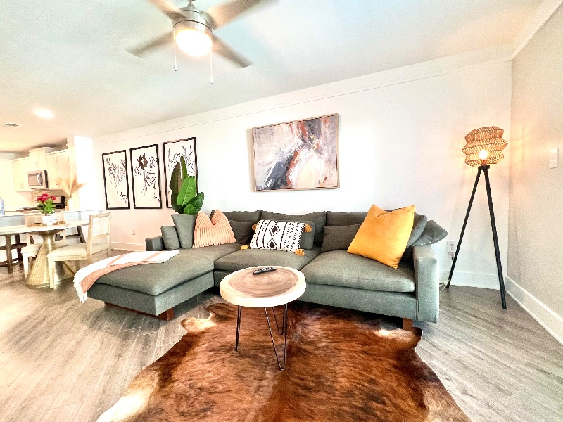 Trendy Plush 2br/2ba Apt w/ Gated Covered Parking