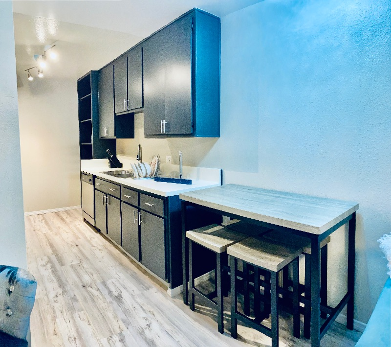 Top-Floor Bankers Hill 1BR | Garage Parking | Walk to Little Italy & Balboa Park - Photo 5