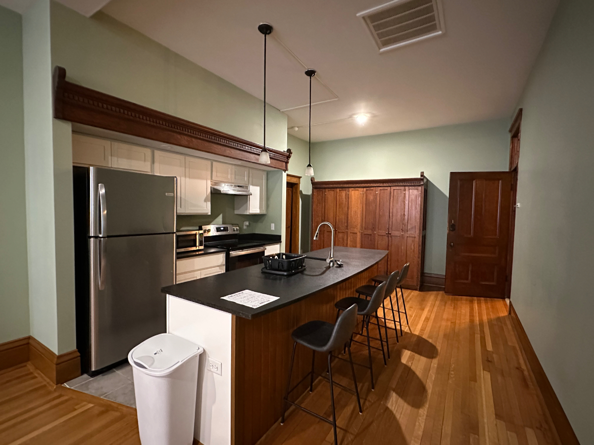 Beautiful Historic 2 Bedroom Apartment (with... - Photo 3