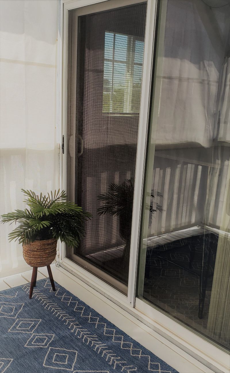 Large Furnished Studio with full kitchen, private balcony in perfectly located Birdland - Photo 4