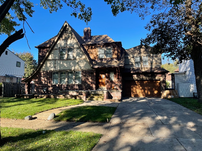 Beautiful historical home close to everything Medium