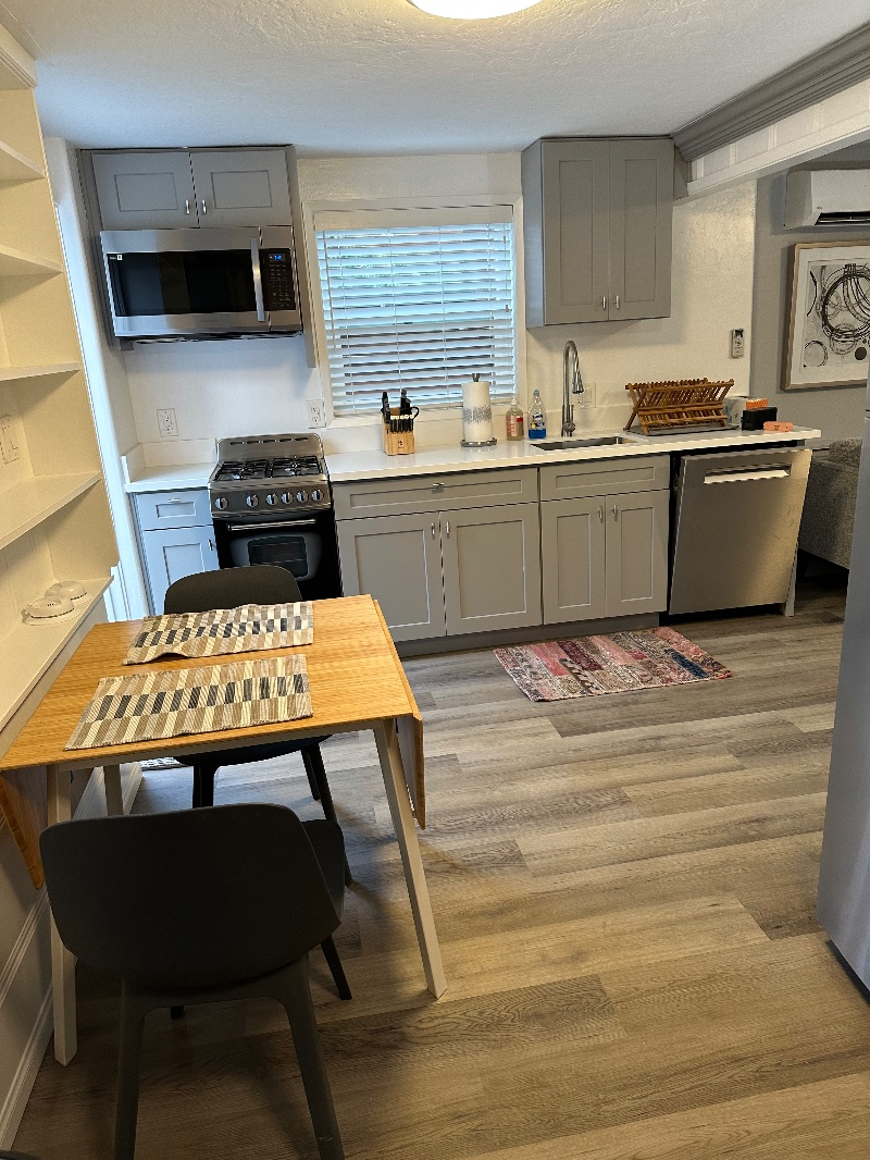 Large studio in Mission Hills - Photo 2