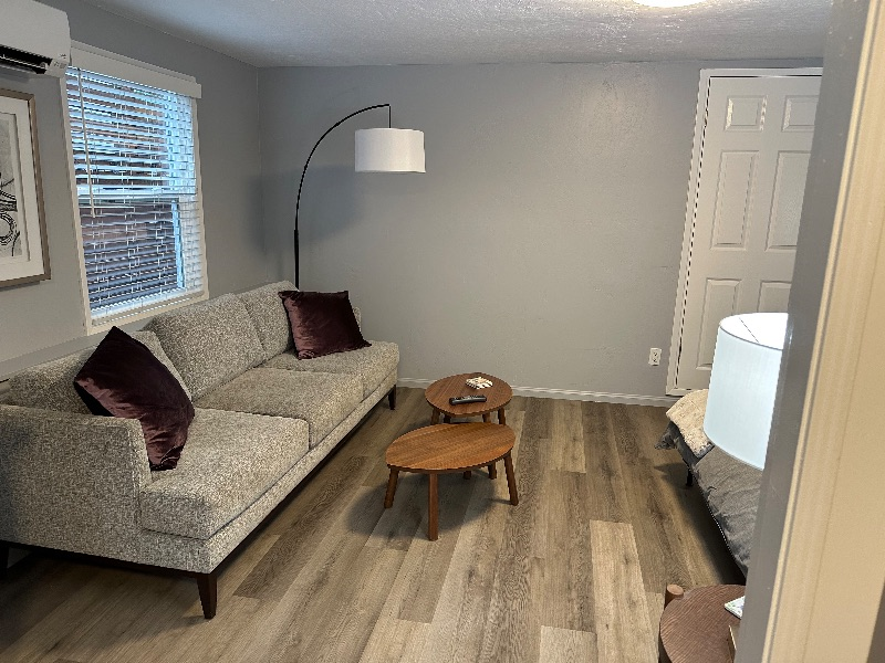 Large studio in Mission Hills - Photo 4