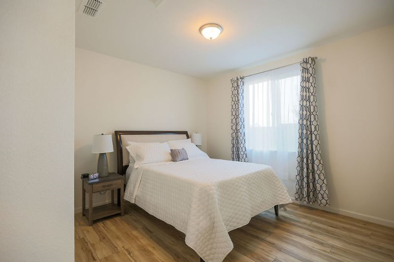 Clean and Convenient 2 Bedroom/2 Bathroom Home - Photo 4