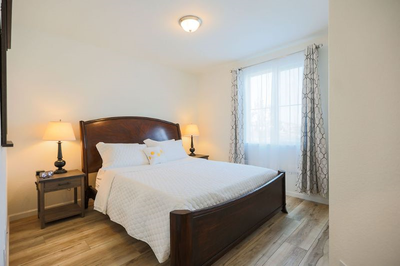 Clean and Convenient 2 Bedroom/2 Bathroom Home - Photo 6