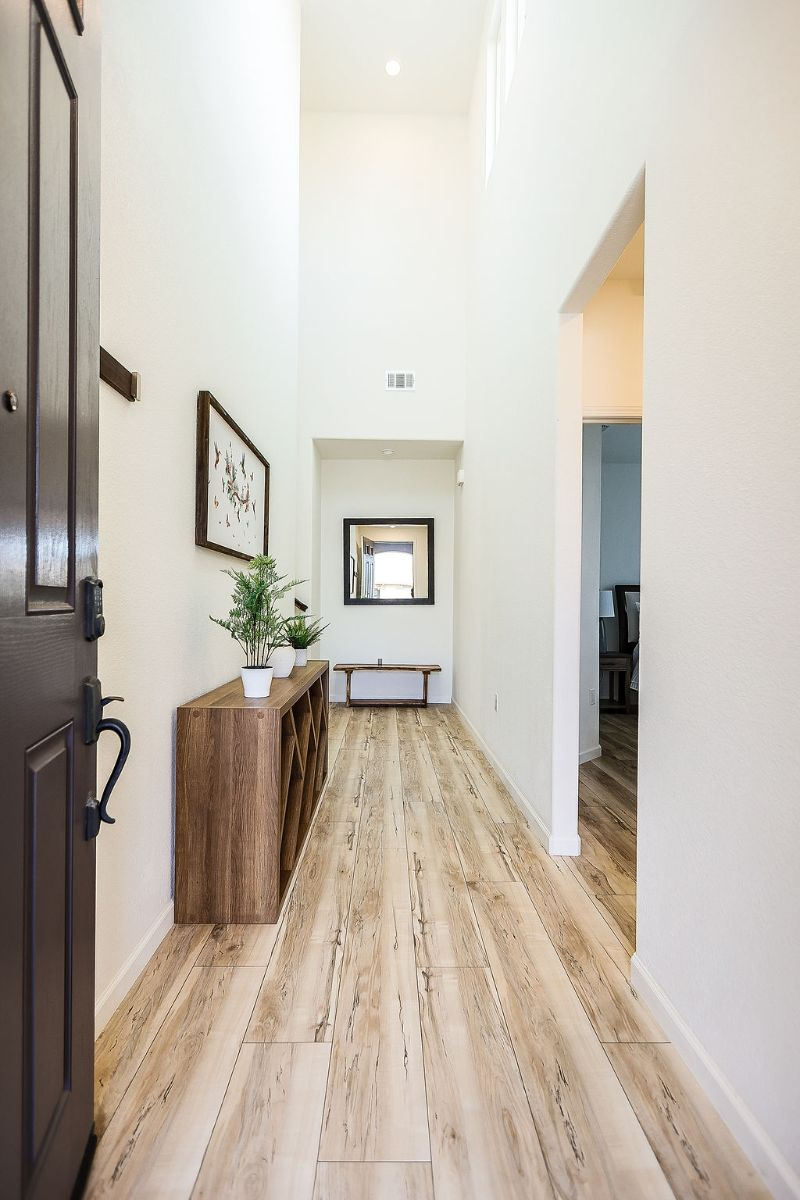 Clean and Convenient 2 Bedroom/2 Bathroom Home - Photo 3