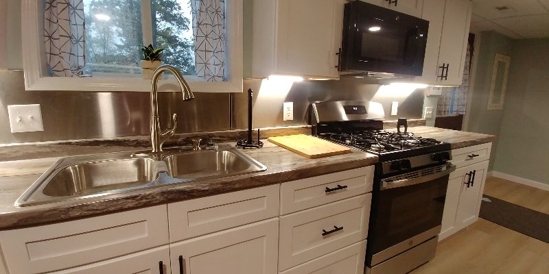 Beautiful Apartment with Everything Included - Photo 5