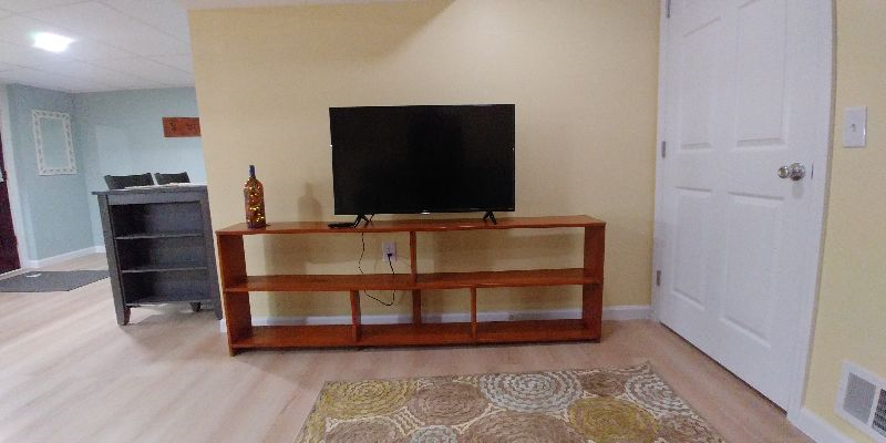 Beautiful Apartment with Everything Included - Photo 2