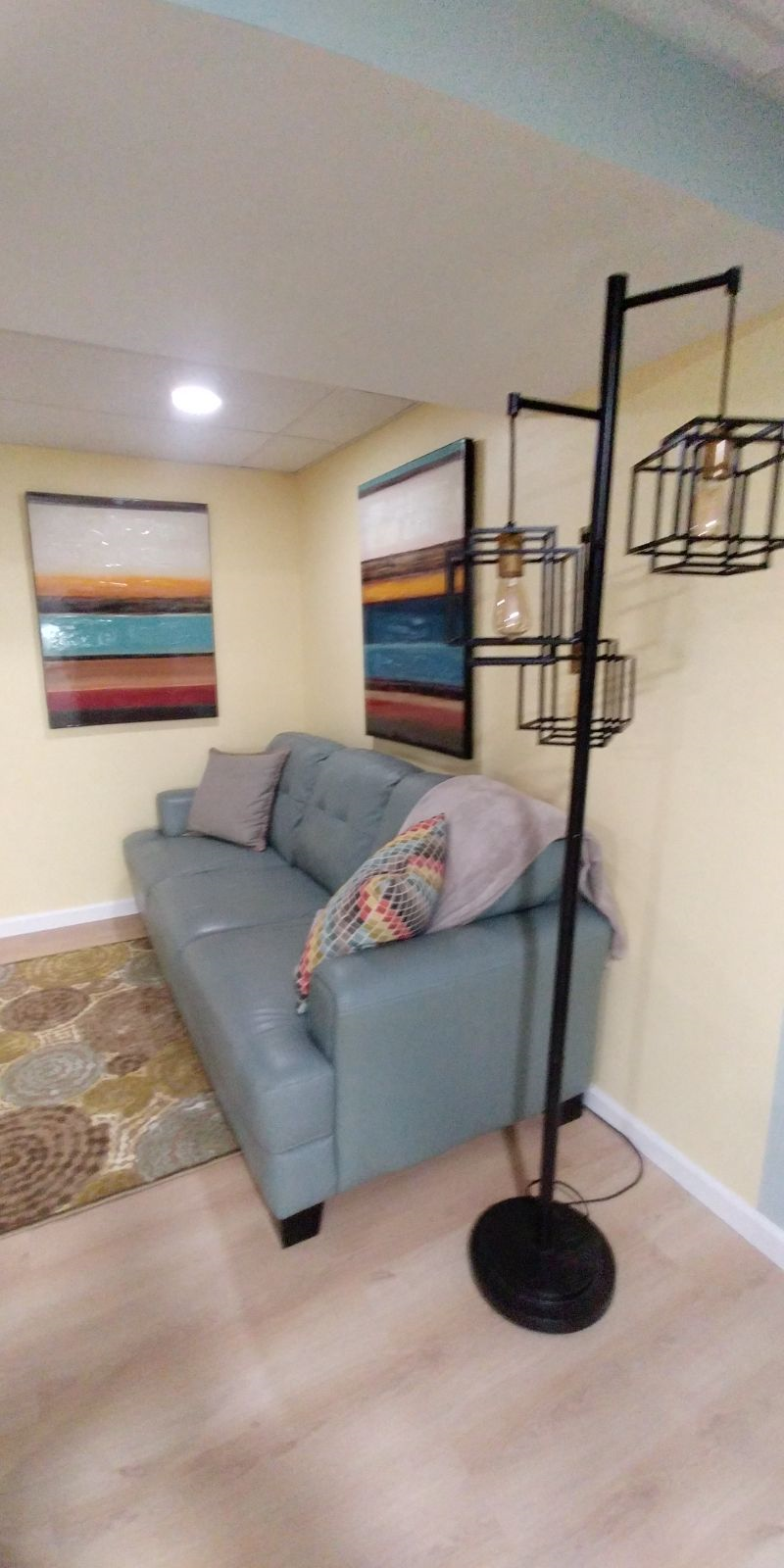 Beautiful Apartment with Everything Included - Photo 1