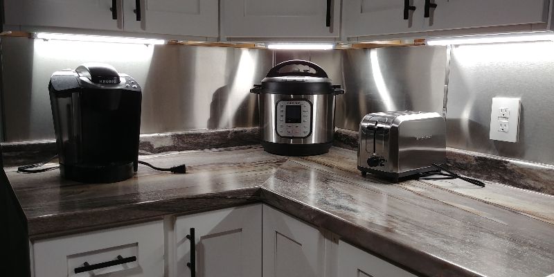Beautiful Apartment with Everything Included - Photo 6