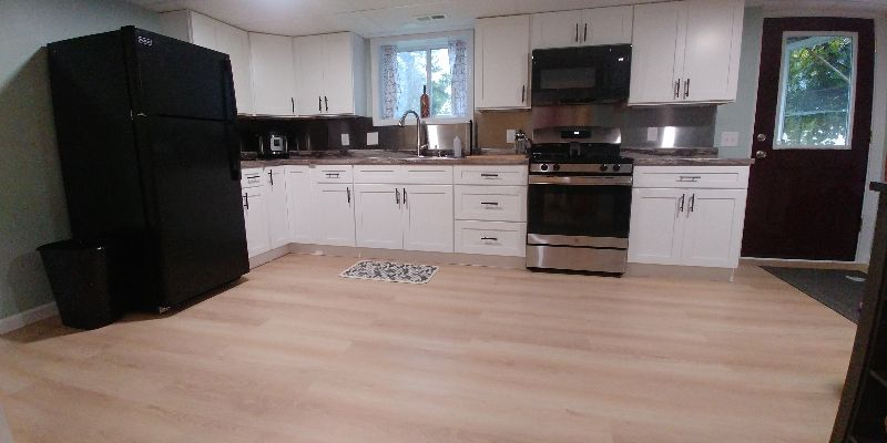 Beautiful Apartment with Everything Included - Photo 4