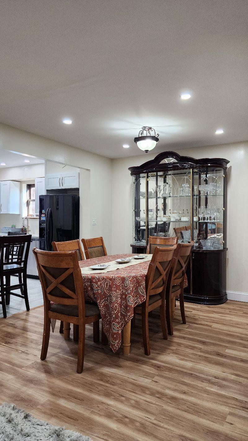 3Bed /2 Bath Condo On A Beautiful Tree Lined Street . Fresh Meadows NY 11365 - Photo 5