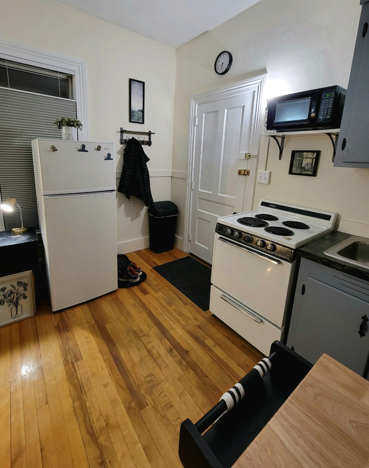 Unit 3 /2 bedroom - Photo 4