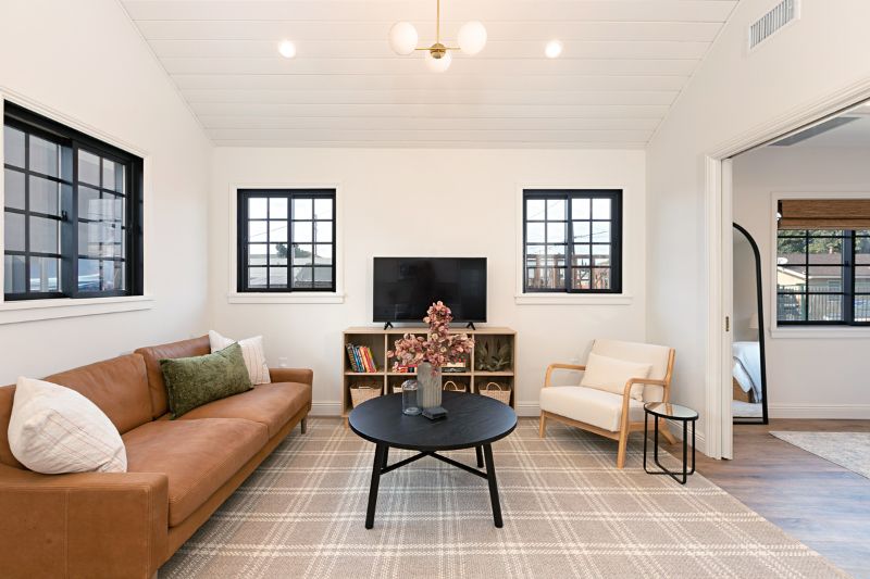 1BD Modern Farmhouse 5 min to Downtown or Coronado - Photo 1