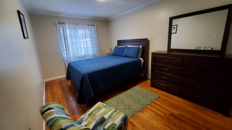 Recently refurbished fully furnished 2 bed rooms. Close to hospital and colleges - Photo 2
