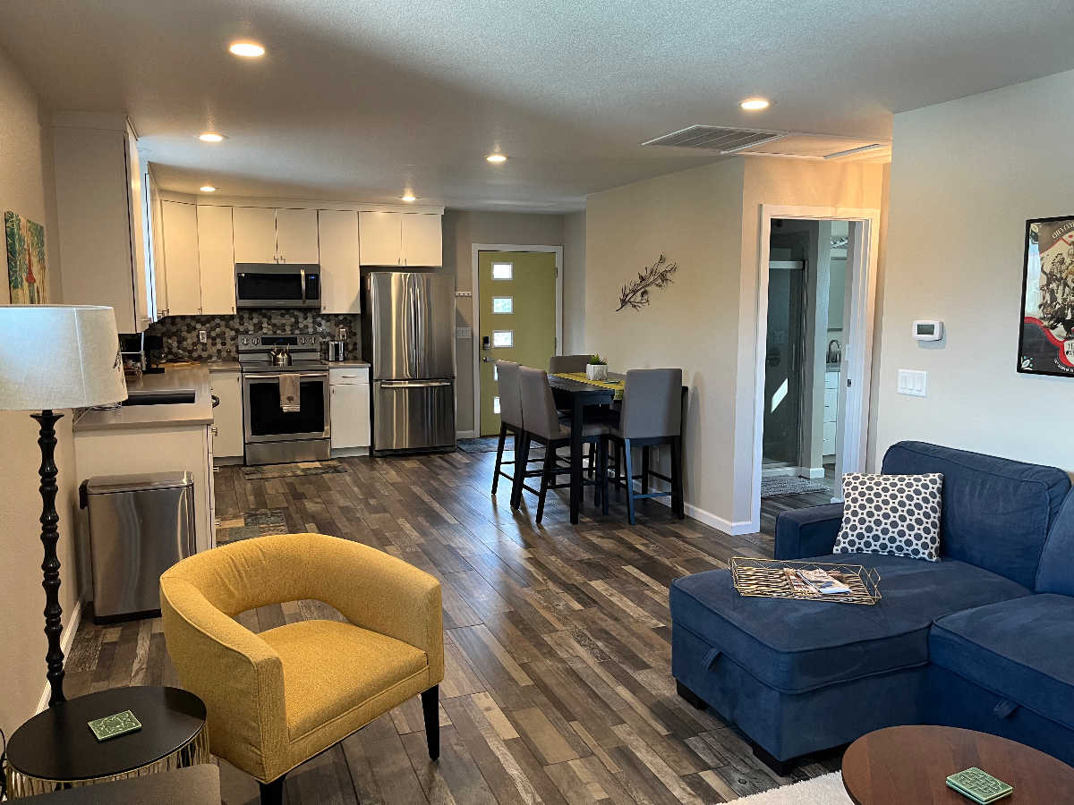 Modern Avenues Loft Close to Downtown - Photo 4
