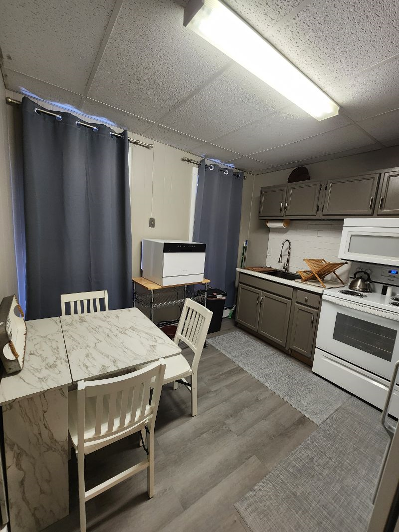 Terri's Place Clean/ Comfortable & Fully Loaded - Photo 6