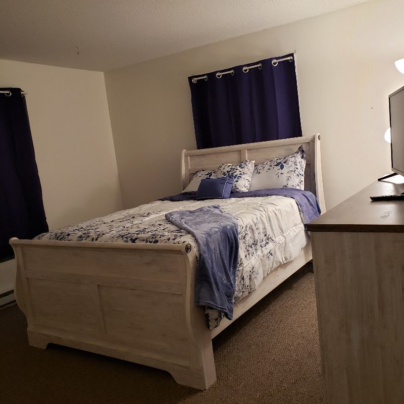 Private Queen size Bedroom 5 near UVM & local town - Photo 2