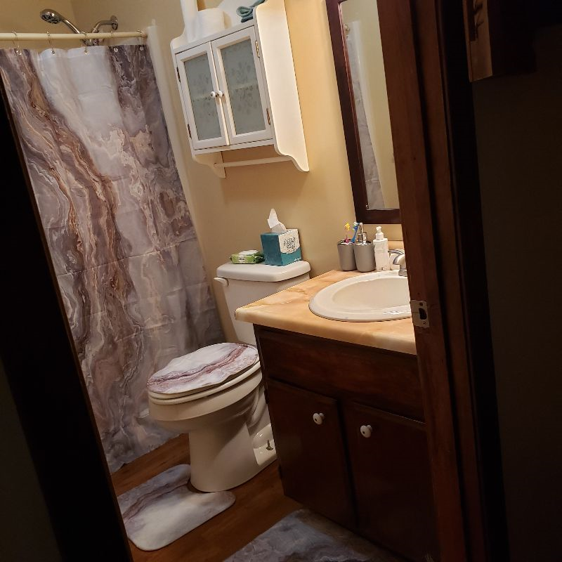 Private Queen size Bedroom 5 near UVM & local town - Photo 8