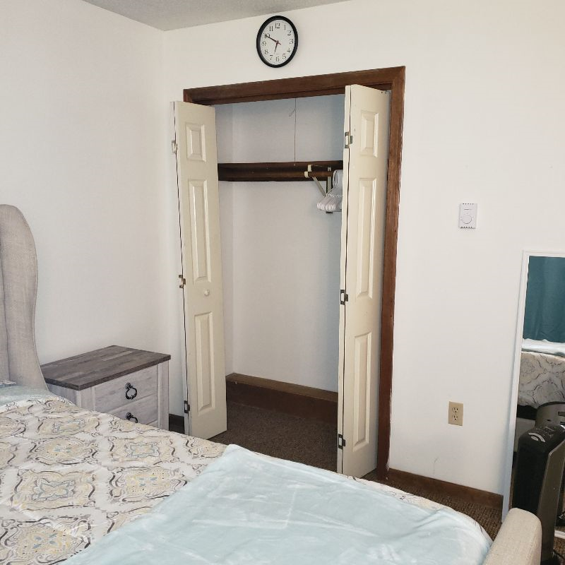 Private Queen size Bedroom 5 near UVM & local town - Photo 2