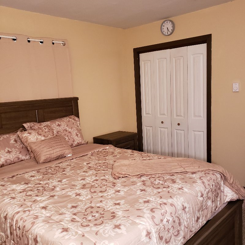 Private Queen size Bedroom 5 near UVM & local town - Photo 2