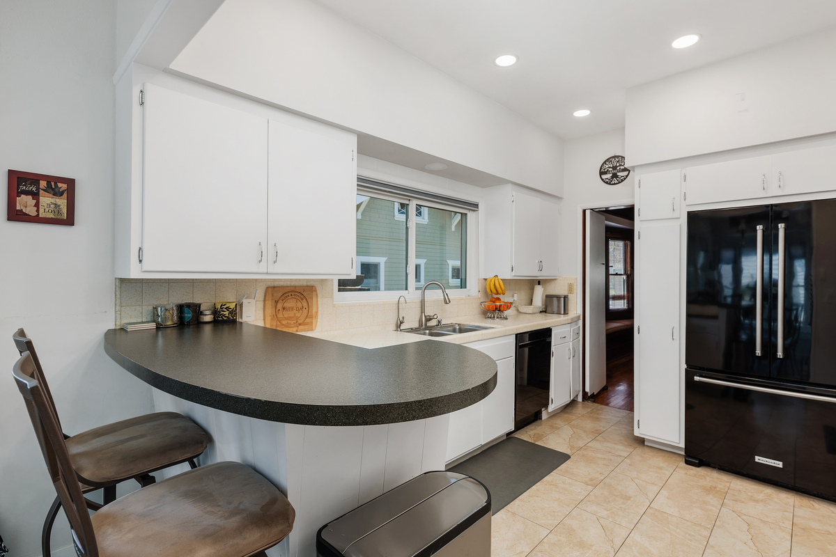 Craftsman Bungalow home for rent in N. Mission Hills - Photo 5