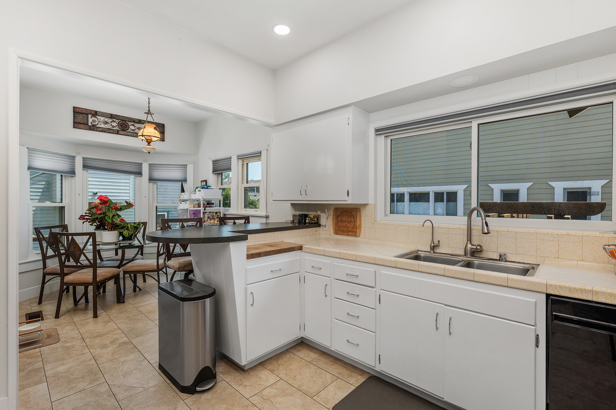 Craftsman Bungalow home for rent in N. Mission Hills - Photo 6