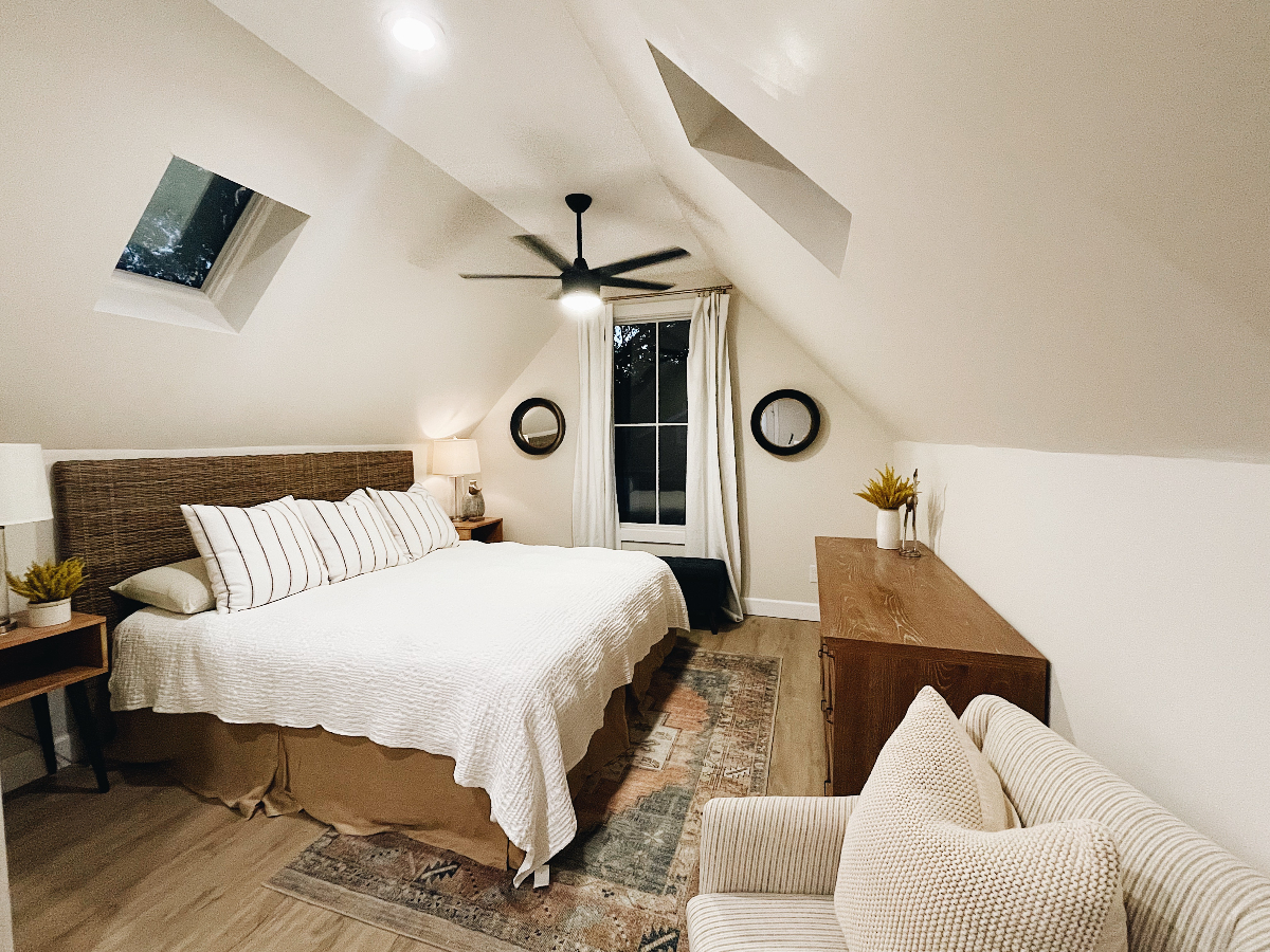 Garden Cottage - 1 mile to Prisma 