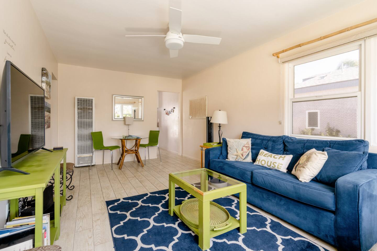 BEACHY CUTE COTTAGE. May 2027. Air Con-PB-Parking-Patio-Beach - Photo 2
