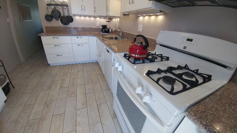 BEACHY CUTE COTTAGE. May 2027. Air Con-PB-Parking-Patio-Beach - Photo 4
