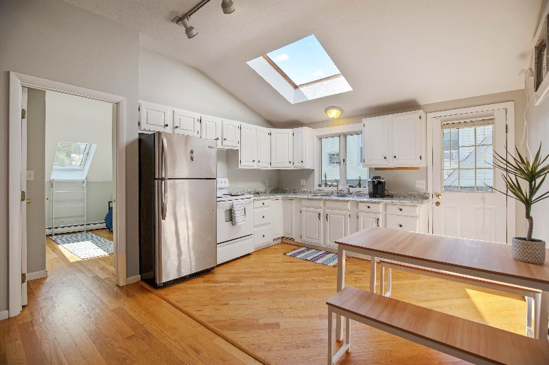 Downtown 3 bedroom - 2 blocks...