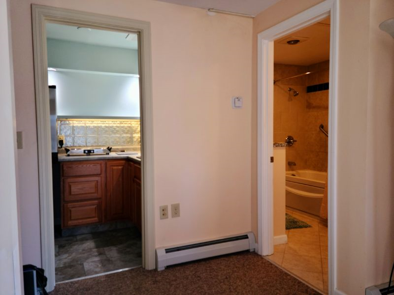 Well appointed studio space close to hospital - Photo 8
