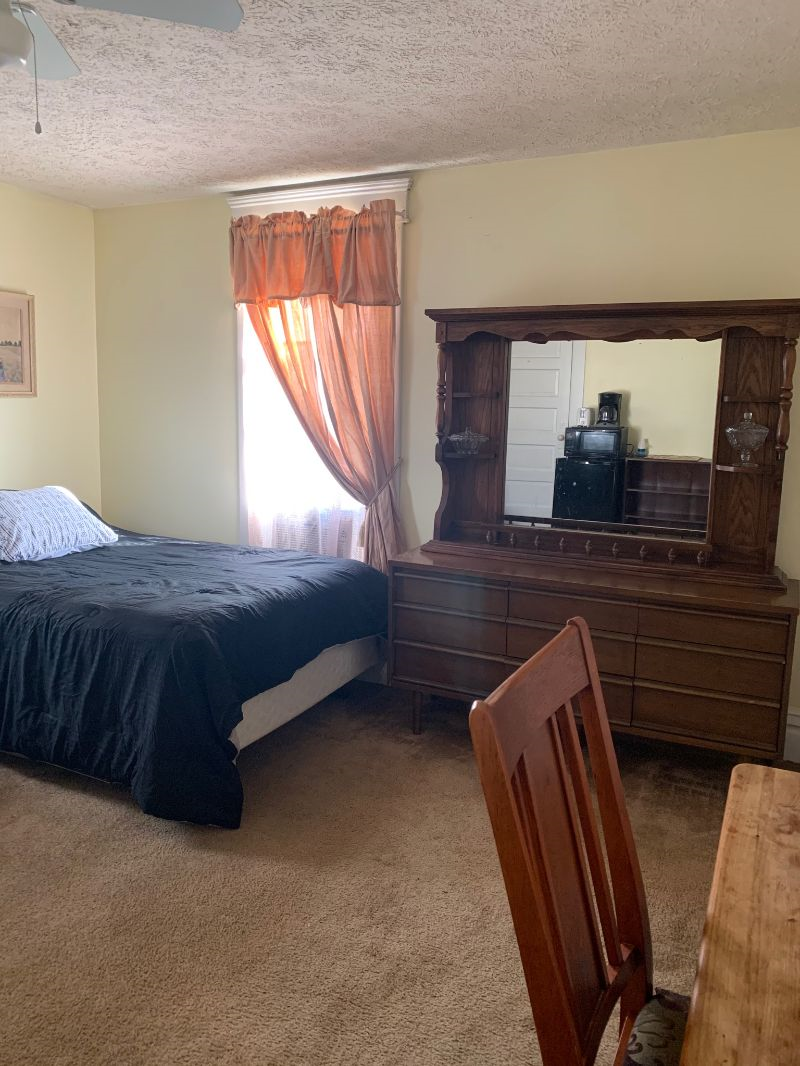Safe & Secure affordable fully furnished Travel Nurse lodging. - Photo 4