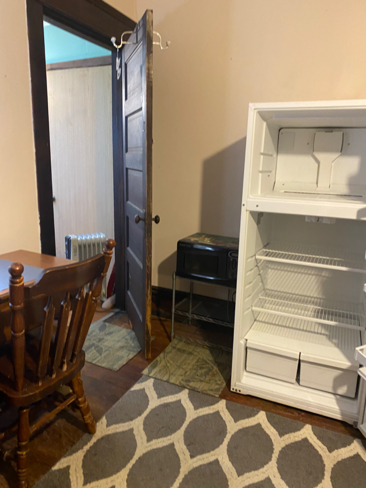 Safe & Secure affordable fully furnished  Travel Nurse lodging. - Photo 11