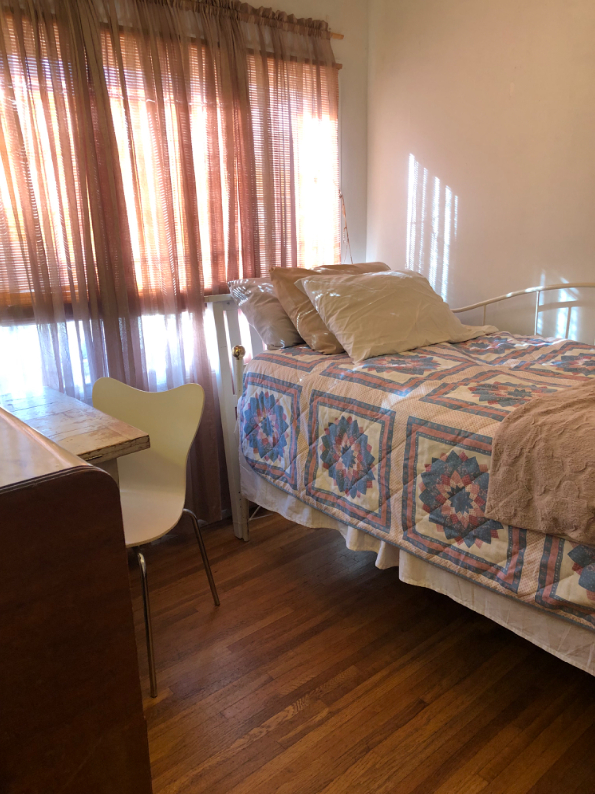 West LA Females preferred, PRIVATE, FURNISHED BEDROOM in a home, NEAR CENTURY CITY IN WEST LOS ANGELES - Photo 1