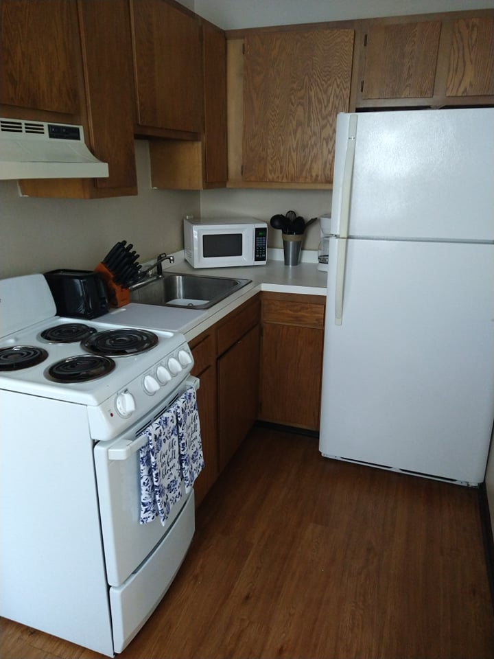 Perfect 2 Bedroom Apartment in Heart of Entertainment District - Photo 2