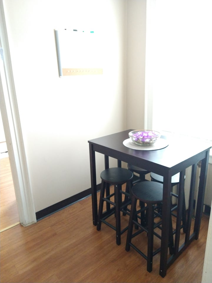Perfect 2 Bedroom Apartment in Heart of Entertainment District - Photo 6