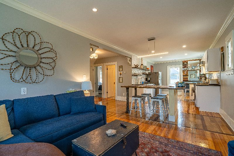 Completely new 2 BR, 1.5 BA near hospitals and universities - Photo 2