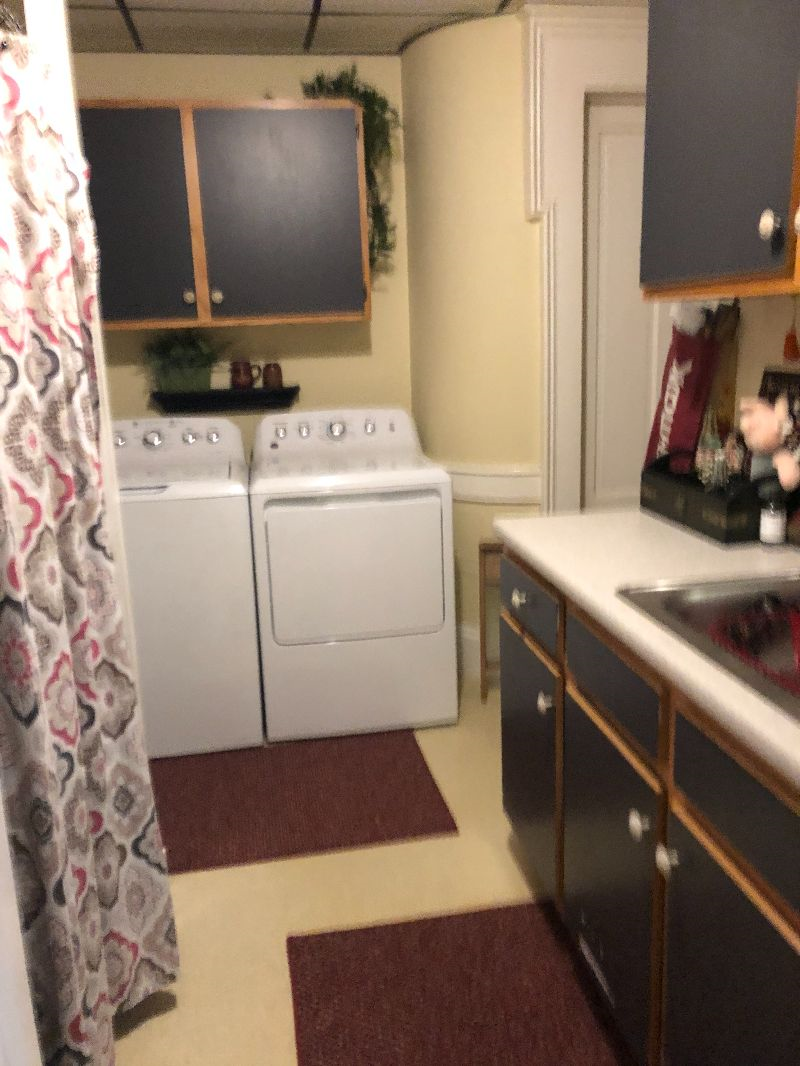 PET friendly, NON-SMOKING, 1600 sq ft duplex apt in downtown Rutland (Avail. 1/1/27 - 3/31/27) 1 mil - Photo 3