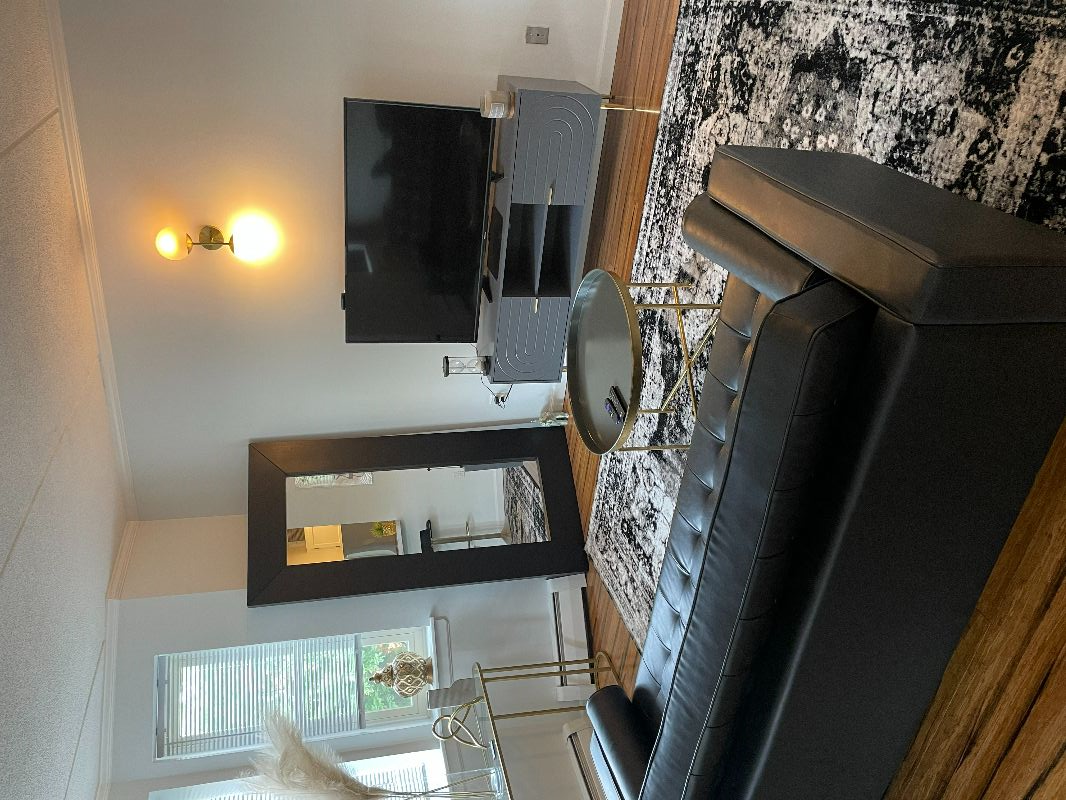Beautiful 2 bedroom second bedroom is a sitting room no bed is available. - Photo 1