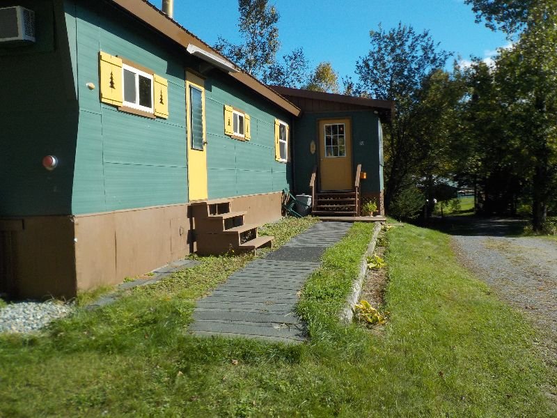 Cozy Vintage Mobile Home - Photo 4
