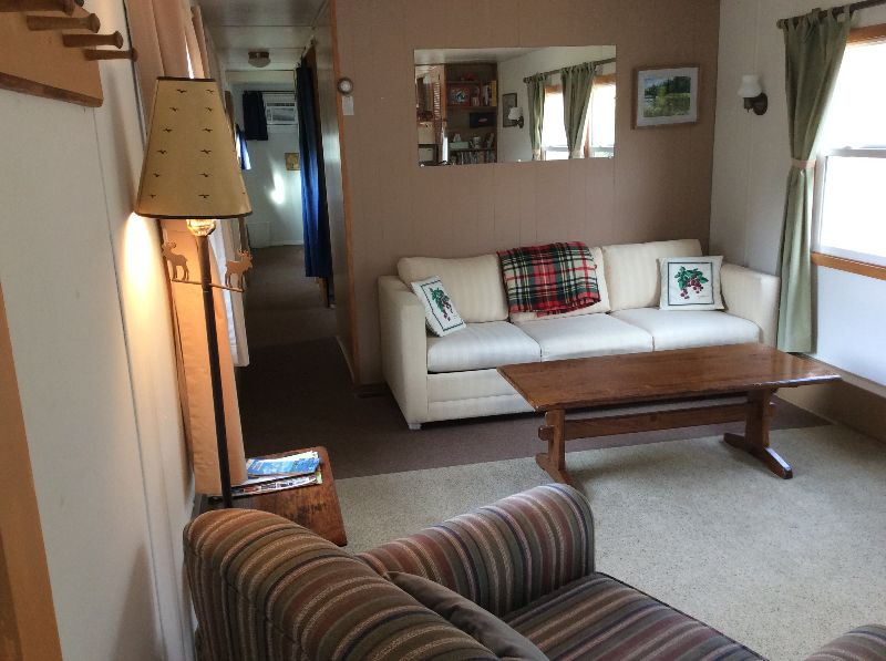 Cozy Vintage Mobile Home - Photo 11