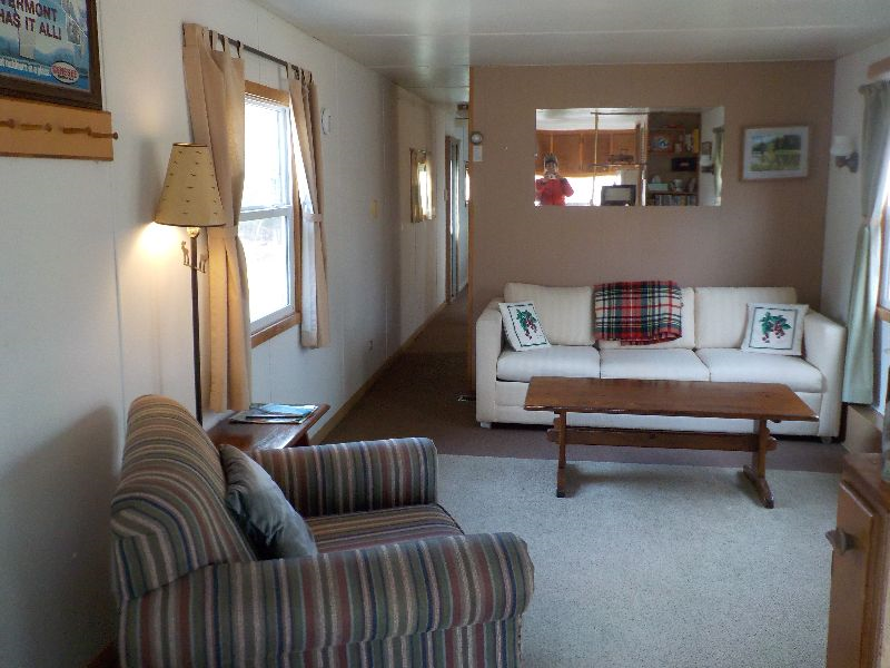 Cozy Vintage Mobile Home - Photo 12