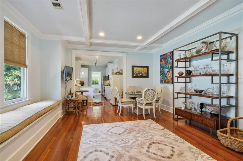 Luxury Residential Home - Photo 8