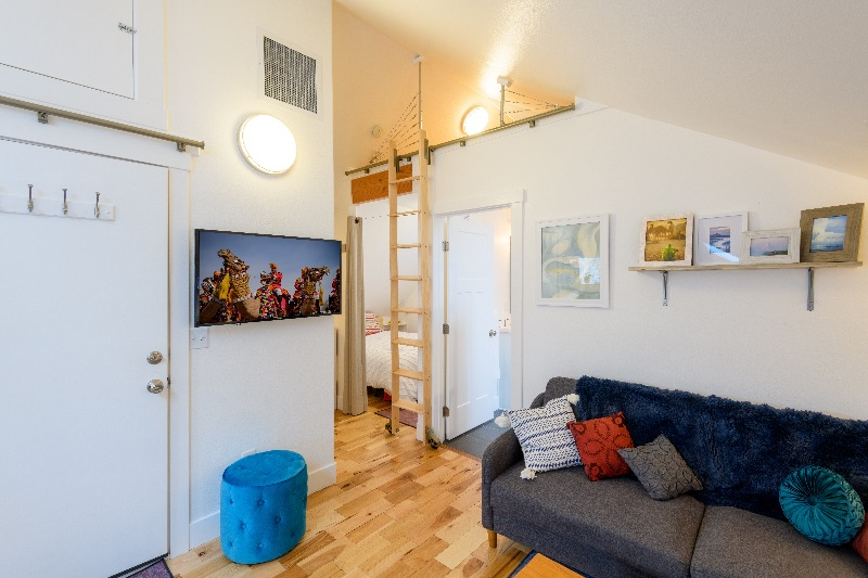 Cozy Apartment Walking Distance to the Best Breweries, Restaurants, and Shops - Photo 3