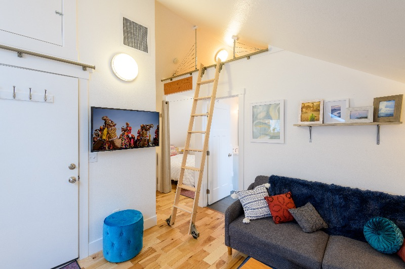 Cozy Apartment Walking Distance to the Best Breweries, Restaurants, and Shops - Photo 4
